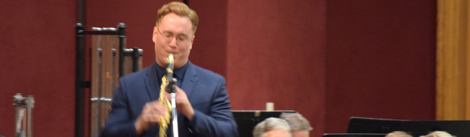 Dave Bennett performs "Concerto for Clarinet" by Artie Shaw and "Georgia on My Mind"